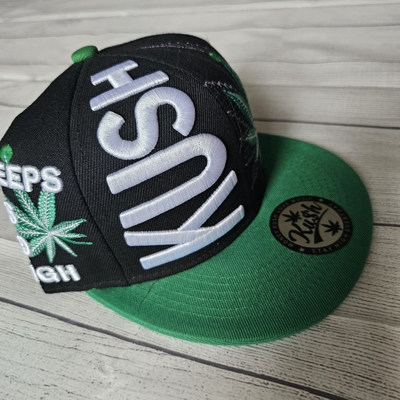 Snapback - Black and Green Kush Embroidered - Picture 5 of 9